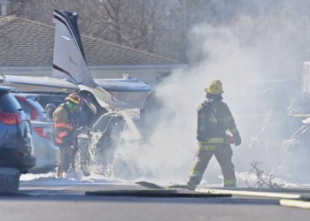 Mali avion se sruši u vatrenoj kugli ispred kuće za umirovljenje Pennsylvanije
