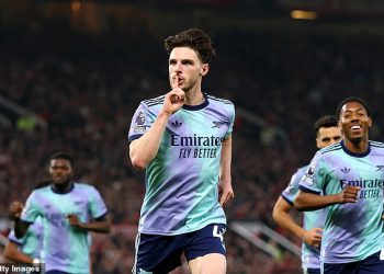 Man United 1-1 Arsenal: Razina riže Declan s finim štrajkom nakon Bruna Fernandesa slobodnog udarca dok pušači zaostaju iza Liverpoola