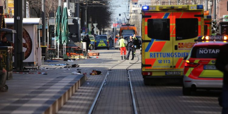 Mannheim najnovije: Jedan mrtvi i nekoliko ozlijeđenih nakon automobila ‘Rams u gužvu’ u središtu njemačkog grada