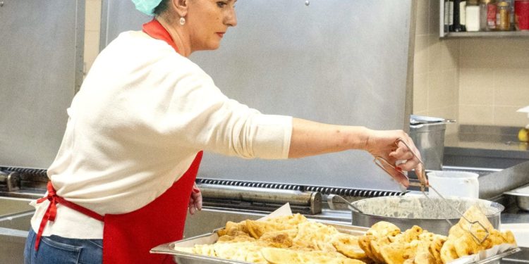 Food KBC Split: Pacijenti i osoblje splitske bolnice jeli najpoznatije sinjske uštipke