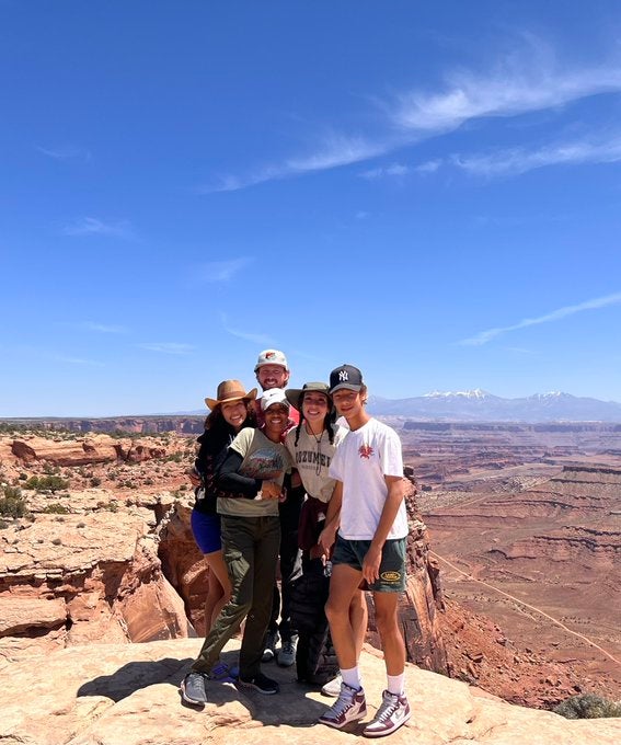 Mia Love slikana sa svojom obitelji na fotografiji koja je pratila kćeri na X