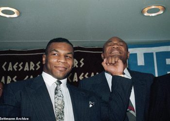 Mike Tyson bio je “uplašio se *******” suočen s jednom teškom legendom tijekom vršnih godina karijere – s bivšim insajderom tvrdio je da se odbio boriti protiv “F ****** životinje”