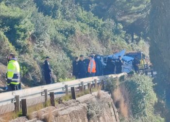 Mladić koji je stradao u naletu odrona na kombi vozilo je stabilno i van životne opasnosti