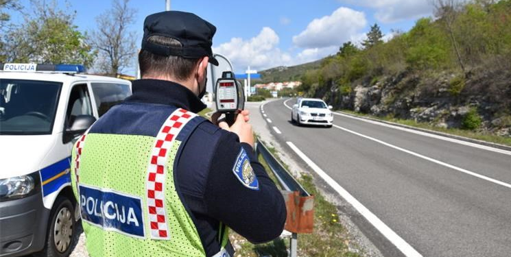 NA KRKU SE VOZI PREBRZO Policija u akciji nadzora evidentirala 26 prekršaja