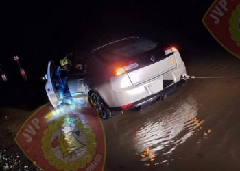 NAKON OBILNE KIŠE Umaški vatrogasci noćas iz poplave spašavali automobil