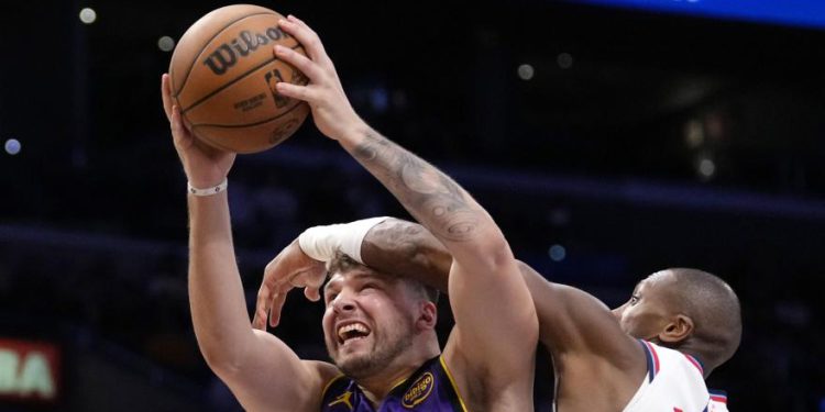 NBA istaknute: La Lakers-La Clippers 106-102