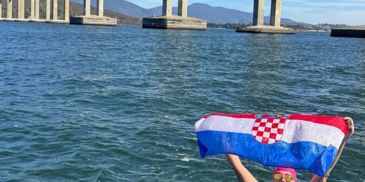 NOVI USPJEH Dina Levačić preplivala 34 km australske divljine