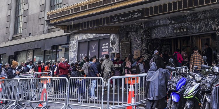 NYC olakšava migrantima da dobiju beneficije, stanovanje: Izvještaj