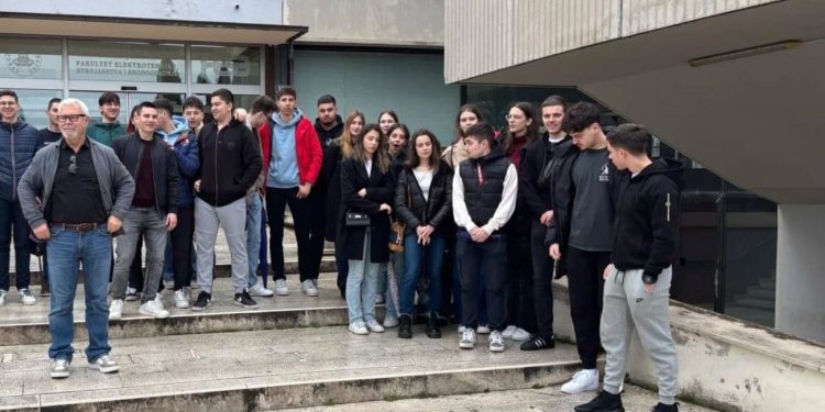 Na FESB-u održana radionica iz fizike elementarnih čestica za učenike