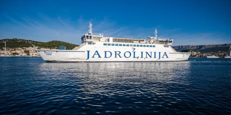 Na Jadrolinijinom trajektu “Hrvat” postavit će se komunikacijska ploča za djecu i odrasle s teškoćama
