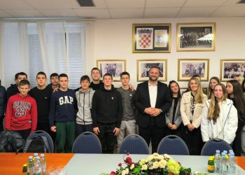 Načelnik Podstrane primio učenike OŠ Strožanac, pogledajte slike