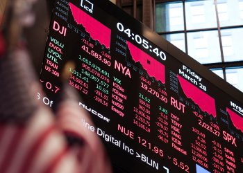 Najava Trumpovih carina na uvoz automobila srušila cijene dionica, Nasdaq potonuo 2,6%