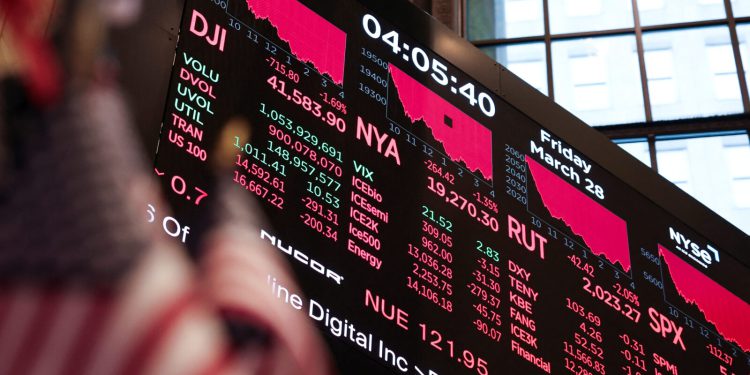 Najava Trumpovih carina na uvoz automobila srušila cijene dionica, Nasdaq potonuo 2,6%