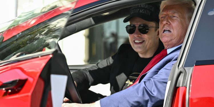 Napori Donalda Trumpa da pomognu Elonu Musku i Teslinu, mogli bi ga naštetiti