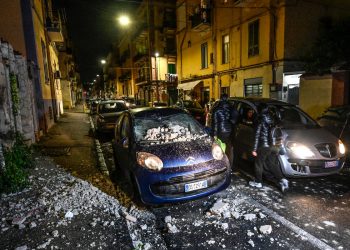 Napulj je uzgajao jedan od najgorih potresa u 40 godina, a stanovnici su prisiljeni spavati na ulicama