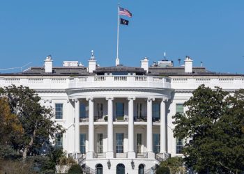 Nas guraju da omekšamo antiruski jezik u G7 dokumentu-Bloomberg-RT World News