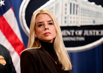 ‘Neka ovo bude upozorenje’: Generalni odvjetnik Pam Bondi najavljuje ‘teške’ optužbe zbog pokušaja Tesle podmetanja