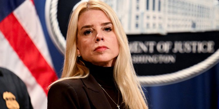 ‘Neka ovo bude upozorenje’: Generalni odvjetnik Pam Bondi najavljuje ‘teške’ optužbe zbog pokušaja Tesle podmetanja