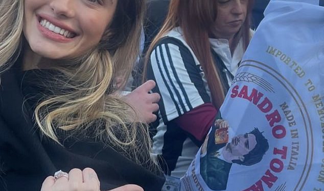 Newcastle Wags pogodio je toon! Glamurozni partner zvijezda od 52 milijuna funti miješa se s obožavateljima u Covent Gardenu dok se supružnici spuštaju u London radi finala Carabao Cupa protiv Liverpoola