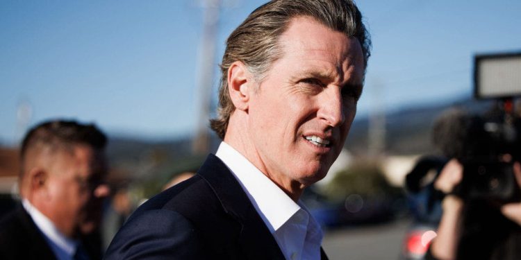 Newsom traži dodatnih 2,8 milijardi dolara za nadute zdravstveni program koji je preplavljen ilegalnim imigrantima