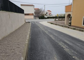 Novi asfalt i proširenje ceste na dijelu ulice u Strožancu i Grljevcu