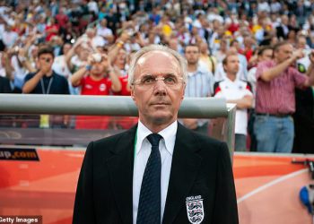 Obitelj Sven-Goran Eriksson ‘Napravite šestoznamenkastu zbroj prodajom njegovih memorabilija’-uključujući pozivnicu od kraljice-kako biste pomogli da se riješi dug kasnog bivšeg england menadžera u iznosu od 8 milijuna funti