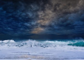 Oblačno s kišom i olujnom burom na sjevernom Jadranu, dok će južnije od Splita puhati umjereno jugo