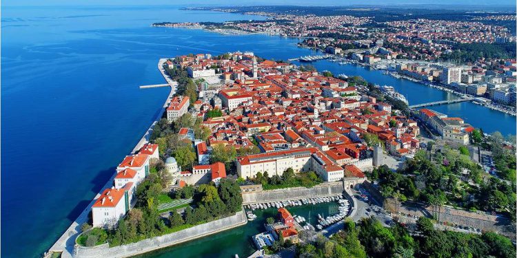 “Od vala, do vale”: Izložba koja slavi ljepotu Jadrana kroz objektive trojice fotografa