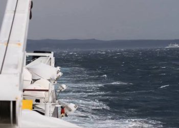 Olujno jugo zaustavilo promet prema dijelu otoka