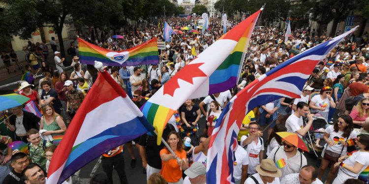 Orbanova stranka gura da zabrani paradu ponosa Budimpeštavanja koja se održava desetljećima – u najnovijem mađarskom LGBT+ Crackdown