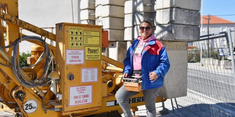 Ova Splićanka jedina se može pohvaliti da je iz ‘nebeskog ureda’ sudjelovala u izgradnji ‘Mall of Split’: Upoznajte svestranu damu koja obavlja ‘muški’ posao