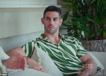 Oženjen na prvom mjestu Ryan Donnelly udario je u tvrdnje bivše supruge Jacquija Burfoota da je kontrolirao i “emocionalno zlostavljao” – dok propušta tekstove iz njenog moleći da ostane u vezi