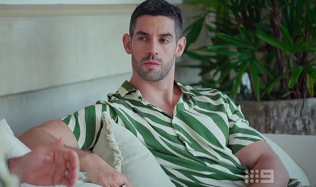 Oženjen na prvom mjestu Ryan Donnelly udario je u tvrdnje bivše supruge Jacquija Burfoota da je kontrolirao i “emocionalno zlostavljao” – dok propušta tekstove iz njenog moleći da ostane u vezi