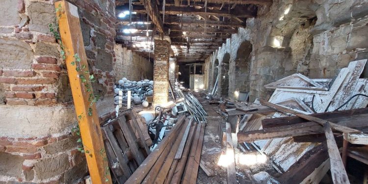 PAŠKI MAGAZINI SOLI Povijesno blago koje propada pred našim očima