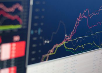 Pad na Wall Streetu zbog pritiska na tehnološki sektor, europske burze rastu unatoč prijetnji američkih carina