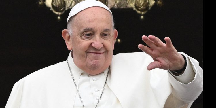 Papa Franjo imao je ‘mirnu noć’ u bolnici, preskočit će blagoslov u nedjelju podne