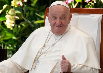 Papa Franjo je stabilan i pokazuje poboljšanja, ali ostat će hospitaliziran