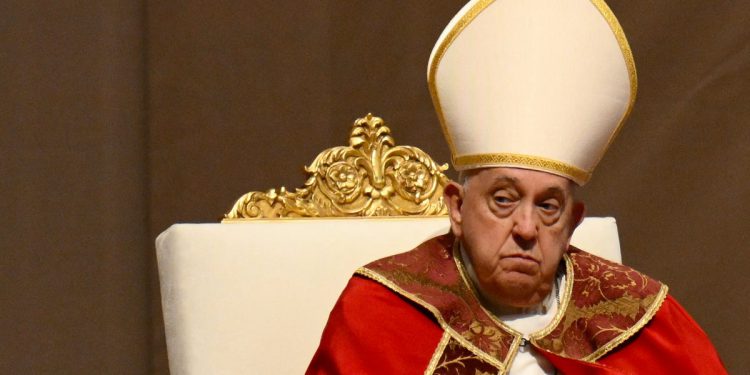 Papa Franjo trpi daljnji zaostatak s dvije enew pseode respiratornih kriza