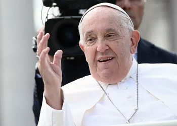 Papa trpi krizu disanja usred bitke od upale pluća: Vatikan