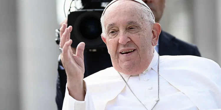 Papa trpi krizu disanja usred bitke od upale pluća: Vatikan