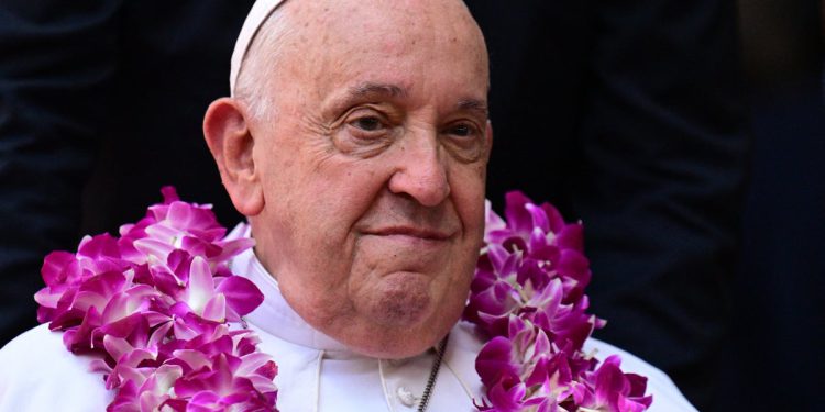 Pape Zdravlje ažuriranje: Francis Spavanje s ventilacijskom maskom nakon respiratornih kriza