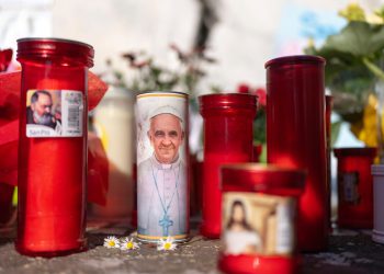 Pape Zdravstvena ažuriranja: Audio poruka pokazuje krhkost dok bolnički boravak pogađa tri tjedna