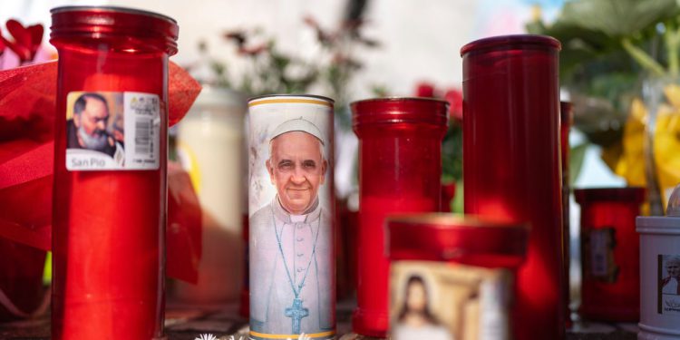 Pape Zdravstvena ažuriranja: Audio poruka pokazuje krhkost dok bolnički boravak pogađa tri tjedna