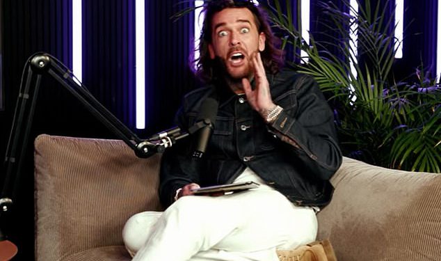 Pete Wicks pomakne prstom u bivšoj plamenu Maura Higgins dok se šali o “groznom puno što se dogodilo kod Britanaca”