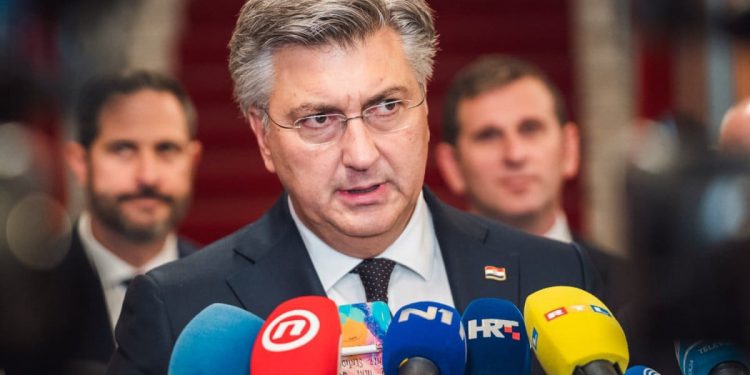 Plenković u Splitu, komentirao SDP, gospodarstvo i Ukrajinu. Prozvao Milanovića: “Tri godine je pričao Hrvatima pro-ruski narativ”