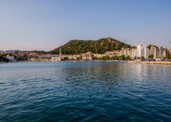 Ploče u Nedjeljom u 2: “Britanski portal Telegraph tvrdi da se radi o najružnijem gradu na Jadranu”