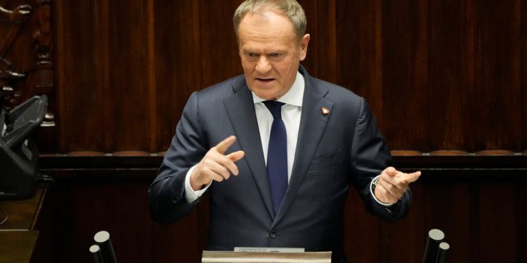 Poljska vlada planira vojnu obuku za sve odrasle muškarce