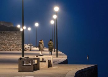 Porečki lungomare dobio novu javnu rasvjetu