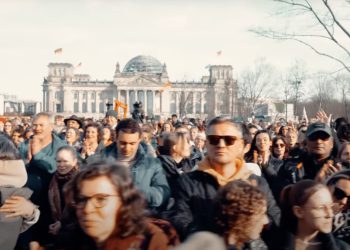 Povijesni događaj u Njemačkoj: Tisuće u Berlinu na ulici molili Boga oprost