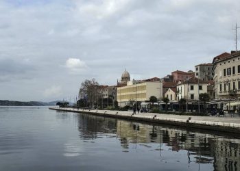 Povremeno kiša, poslijepodne razvedravanje